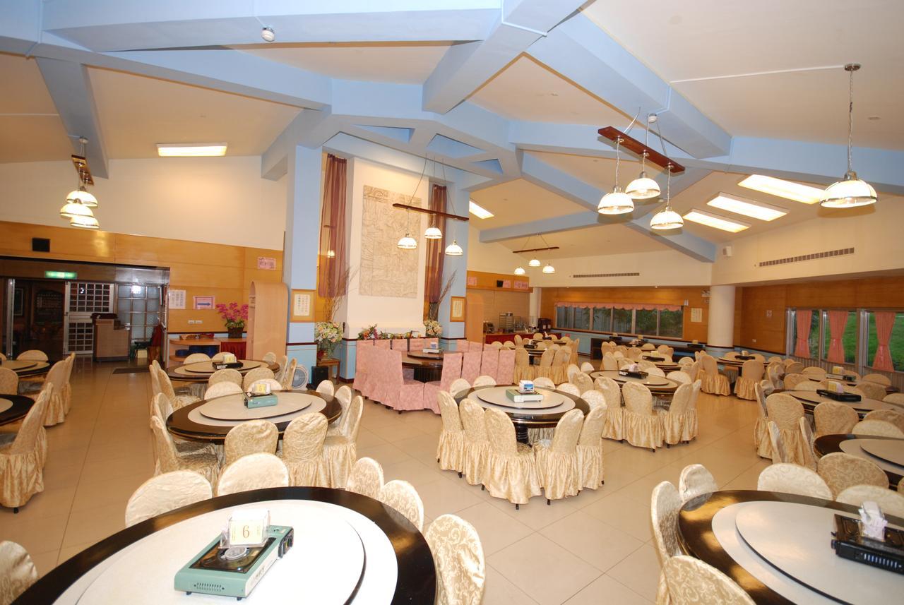 Alishan Youth Activity Center Жонгженг Екстериор снимка