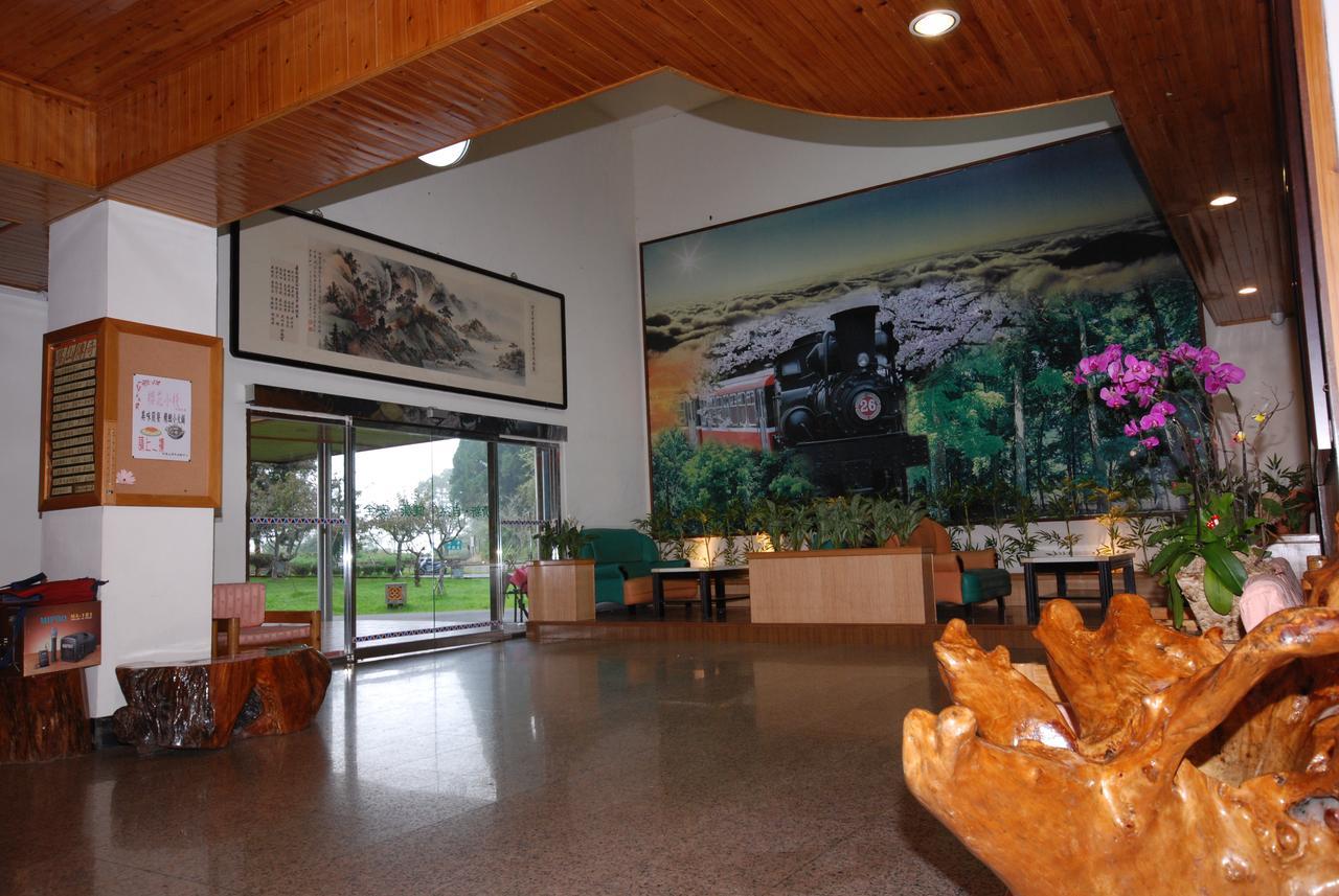 Alishan Youth Activity Center Жонгженг Екстериор снимка