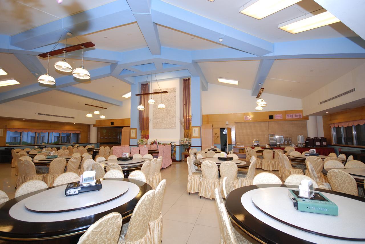 Alishan Youth Activity Center Жонгженг Екстериор снимка