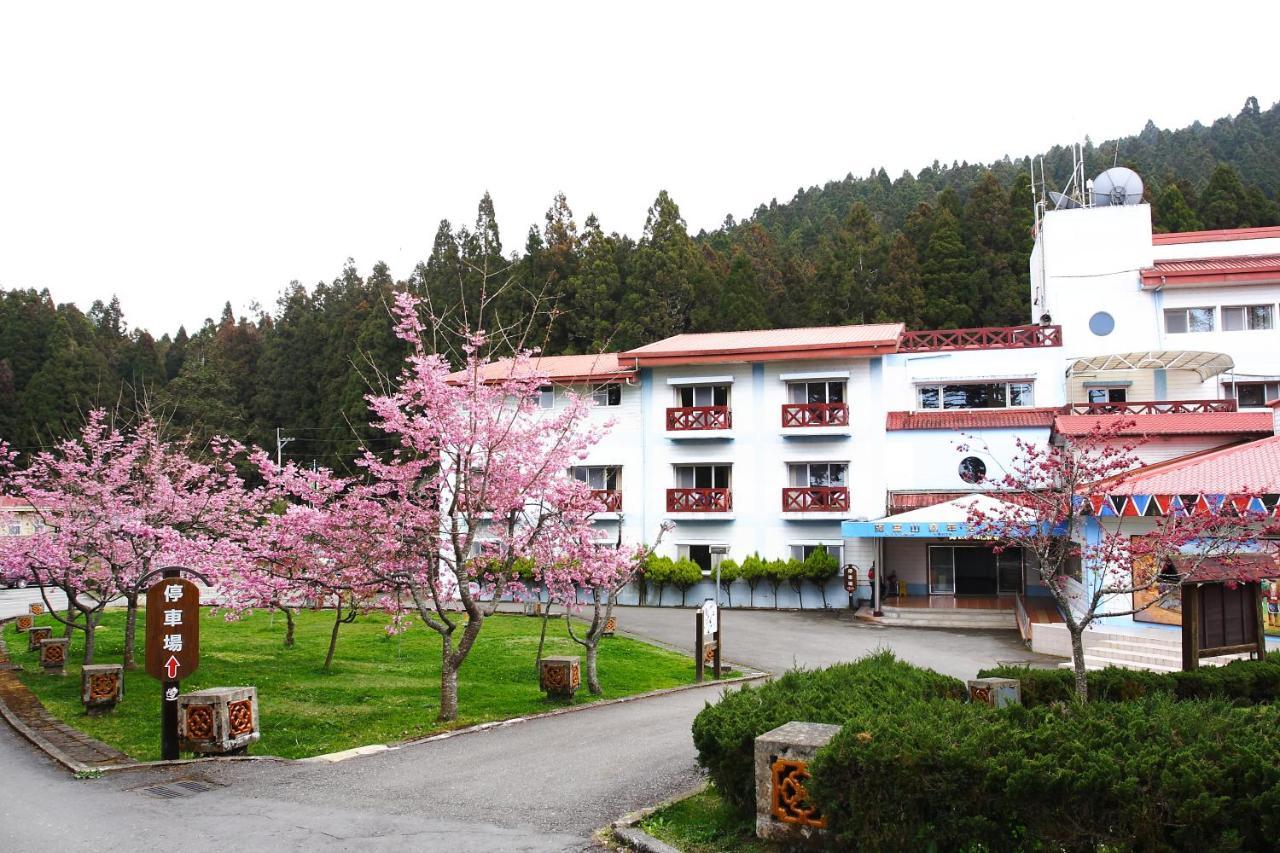 Alishan Youth Activity Center Жонгженг Екстериор снимка